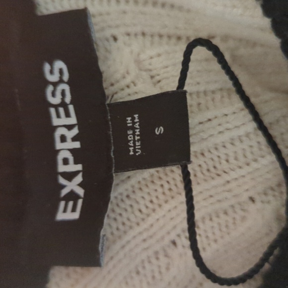 Express Sweater angle-cut sweater - Picture 3 of 4